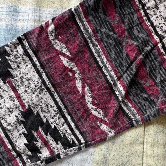 COPY - Aeropostale Gray Pullover Long Sleeve Aztec Print Hooded Sweatshirt Men'… - Picture 8 of 16